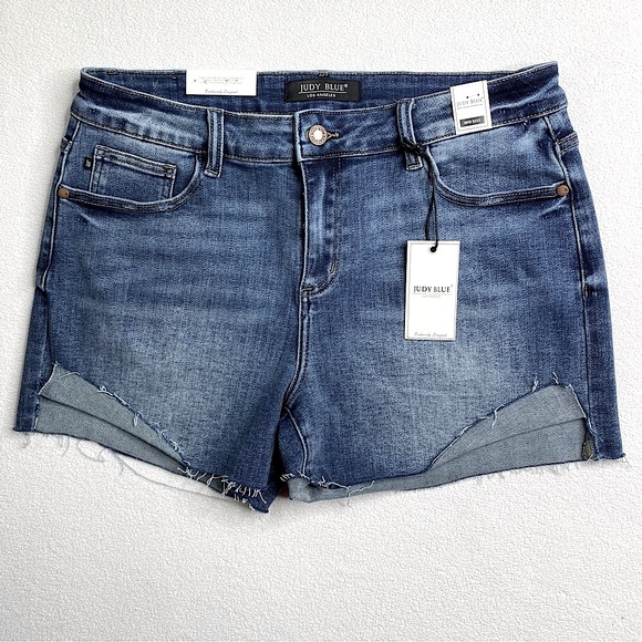 Judy Blue Los Angeles Mid-Rise Semi-Cuffed Raw Hem Denim Shorts Size (XL) - Picture 10 of 14